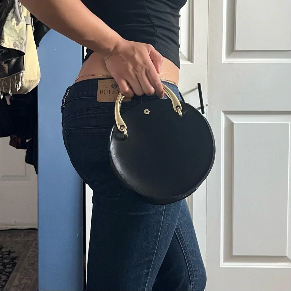 Elegant Black Handbag - Picture 1 of 3